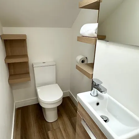 Vibrant Apartments Close To City Centre Cardiff Exterior photo